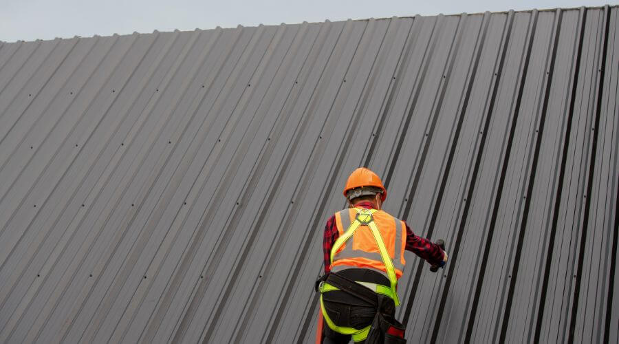 Professional gutter cleaning in Aguada, PR